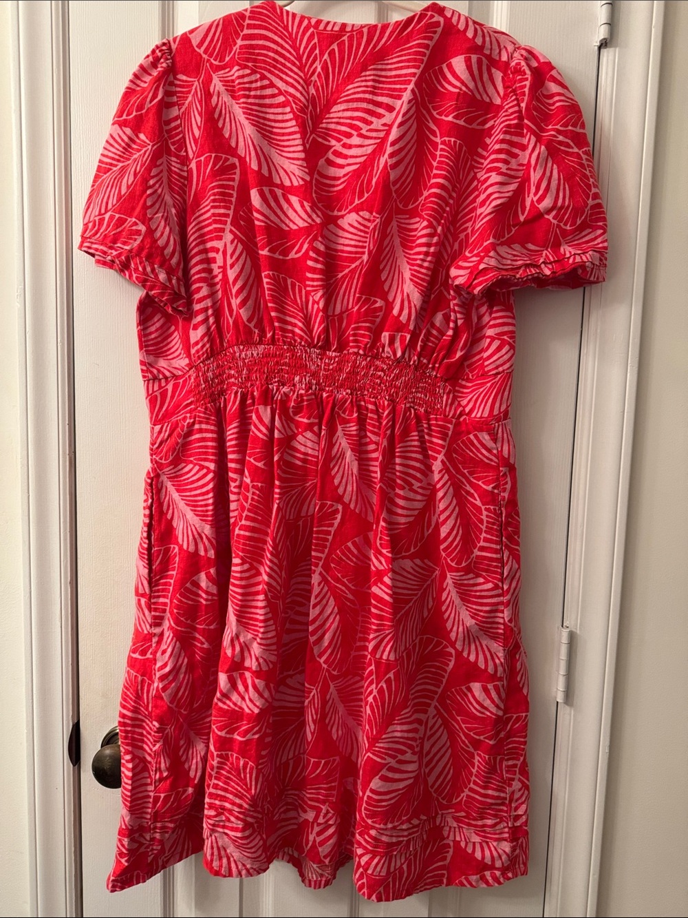 Boden Pink Leaf-Print V-Neck Short-Sleeve Dress with pockets - Picture 3 of 3